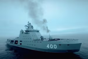 Tàu phá băng chiến đấu Ivan Papanin thể hiện sức mạnh trên Biển Barents