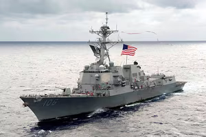 Khu trục hạm USS Stockdale Mỹ cản đường tàu dầu Nga đến Venezuela