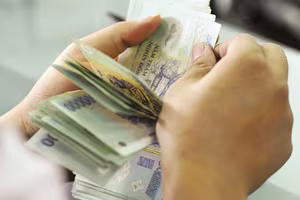 Từ năm 2026, người vi phạm hành chính sẽ bị cưỡng chế khấu trừ tới 30% lương, 50% thu nhập