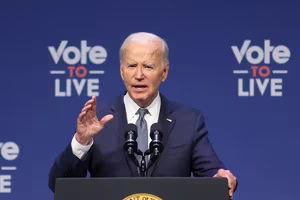 Tổng thống Joe Biden nói sẽ ngừng tranh cử nếu bác sĩ yêu cầu