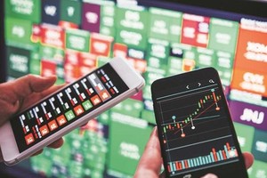 Cổ phiếu ngân hàng dậy sóng, VN-Index tăng hơn 29 điểm, thiết lập đỉnh mới