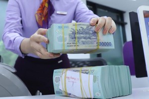 Tiền ngân hàng đổ mạnh vào bất động sản, có đáng lo?