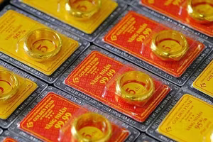 Choáng váng: Giá vàng vượt đỉnh 100 triệu đồng/lượng