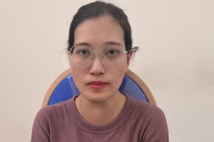 Người phụ nữ chuyên lang thang 'ăn' vàng của nhà dân