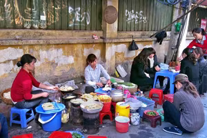 Bún đậu mắm tôm vỉa hè