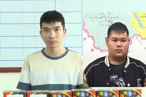 Bắt đối tượng mua bán 120kg pháo nổ qua mạng 