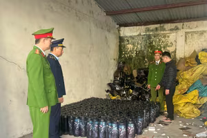 Nam thanh niên gom số lượng lớn 'khí cười' để... 'khởi nghiệp'