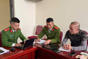 Nam công nhân trộm cắp 11 chiếc điện thoại di động của đồng nghiệp