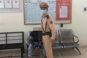 Buồn chán chuyện tình cảm, nam thanh niên định nhảy cầu Chương Dương 