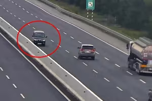 Lái xe đi lùi, ngược chiều cao tốc bị phạt đến 40 triệu đồng