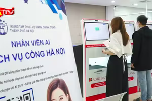 Người dân Hà Nội trải nghiệm chứng thực giấy tờ không cần photo công chứng