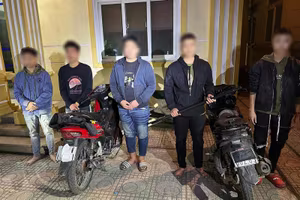  Cảnh sát 141 phát hiện nhóm đối tượng mang gậy sắt đi đánh nhau