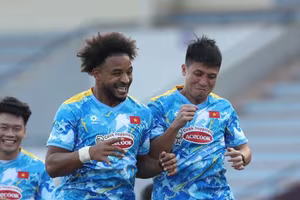 Xuân Son tươi rói, cần mẫn tập luyện cùng ĐT Việt Nam 