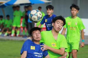 Chùm ảnh loạt trận 13h30 ngày 12-11