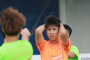 Đá luân lưu trượt 100%, trường Phùng Khắc Khoan chia tay giải