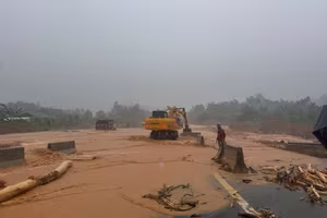 Hôm nay, sẽ thông xe đường La Sơn- Hoà Liên bị ách tắc kéo dài do mưa lũ