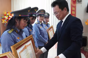 Bốn nữ nhân viên gác chắn dũng cảm cứu người được Thủ tướng tặng Bằng khen