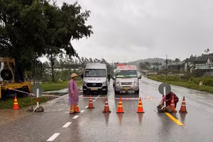 Đóng đèo An Khê do mưa lớn gây sạt lở