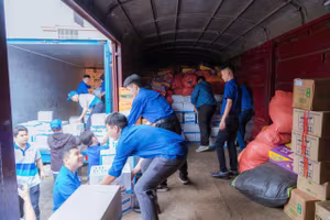 Đường sắt vận chuyển hơn 15.000 kiện hàng cứu trợ vùng lũ miễn phí