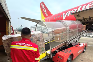 Những chuyến bay Vietjet chở đầy yêu thương 