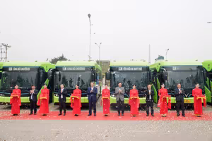 Đơn vị buýt truyền thống đầu tiên của Hà Nội chuyển đổi 100% sang xe điện