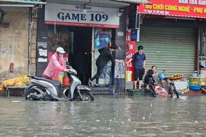 Thành phố Hà Nội có nhiều điểm ngập sau cơn mưa lớn