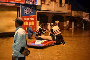 Hàng nghìn căn nhà tại tỉnh Lâm Đồng chìm trong nước lũ