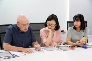 Hướng dẫn xác định tiền lương cho lao động nước ngoài tại Việt Nam