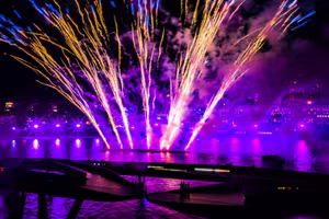 'Chưa từng thấy màn trình diễn pháo hoa nào đẹp hơn': Du khách quốc tế trầm trồ trước 'Bản giao hưởng đại dương' tại Phú Quốc