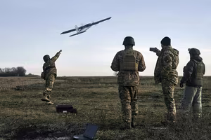 Ukraine tập kích UAV vào căn cứ không quân Nga trong đêm