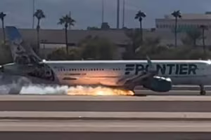 Máy bay chở 197 người bắt lửa khi hạ cánh tại Mỹ