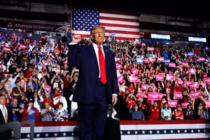 Giá cổ phiếu công ty ông Donald Trump tăng vọt vào ngày cuối cùng trước bầu cử