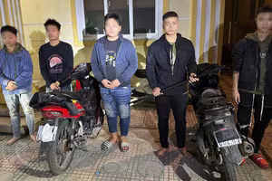 Vây bắt nhóm "quái xế" mang hung khí đánh nhau lúc rạng sáng 