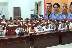 Tạm giữ Tuấn "Gốm" cùng 17 nhân viên quán karaoke Monaza, thu giữ hơn 80 bình "bóng cười"