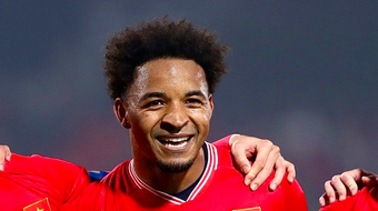 Đá 3 trận, Nguyễn Xuân Son chiếm ngôi đầu Vua phá lưới