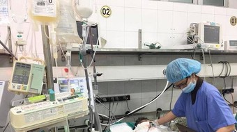 Đang ngồi ăn lẩu, bình ga phát nổ, nam thanh niên phải cắt cụt cẳng tay