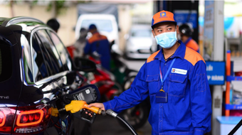 Tăng hơn 100 đồng/lít, giá xăng vẫn dưới 20.000 đồng mỗi lít