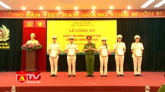 Thăng cấp bậc hàm, nâng lương cho 174 cán bộ chiến sỹ công an quận Cầu Giấy