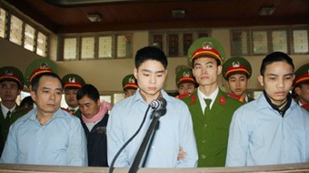 Phiên xử Lê Văn Luyện: Gia đình bị hại gào thét, phẫn uất, "sát thủ" lạnh tanh