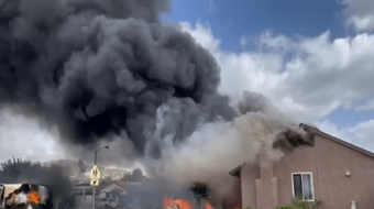 [ẢNH] Mỹ: Máy bay đâm vào nhà dân, ít nhất 2 người thiệt mạng