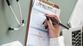 Doanh thu phí giảm nhưng chi trả quyền lợi bảo hiểm tăng mạnh