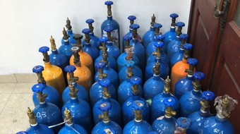 Chặn xe ô tô vận chuyển 49 bình ‘khí cười’