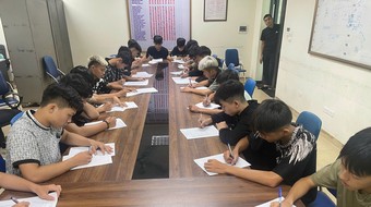 Trắng đêm truy lùng nhóm 20 đối tượng phóng xe, gây rối trật tự tại Hà Nội