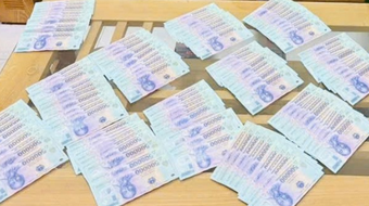 Sợ bị bắt, cô gái 21 tuổi nộp hơn 1 tỷ đồng để được 'tự do'