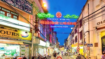 Phố đêm Tạ Hiện 