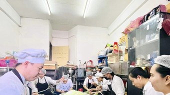 Bánh chưng xanh trên đất nước chùa Vàng