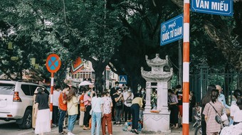 Xe máy tiếp tục được đi hai chiều trên phố Quốc Tử Giám