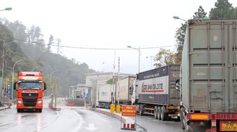 Cảnh báo ùn tắc cửa khẩu Lạng Sơn do sầu riêng vào vụ, lượng xe nông sản tăng vọt