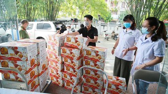 Hai lần tặng quà, hỗ trợ thiết thực các y bác sĩ lực lượng Công an Thủ đô 