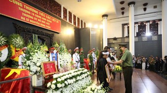 Trao Huân chương Chiến công hạng Nhất và Bằng Tổ quốc ghi công cho 3 liệt sỹ Cảnh sát PCCC&CNCH CATP Hà Nội